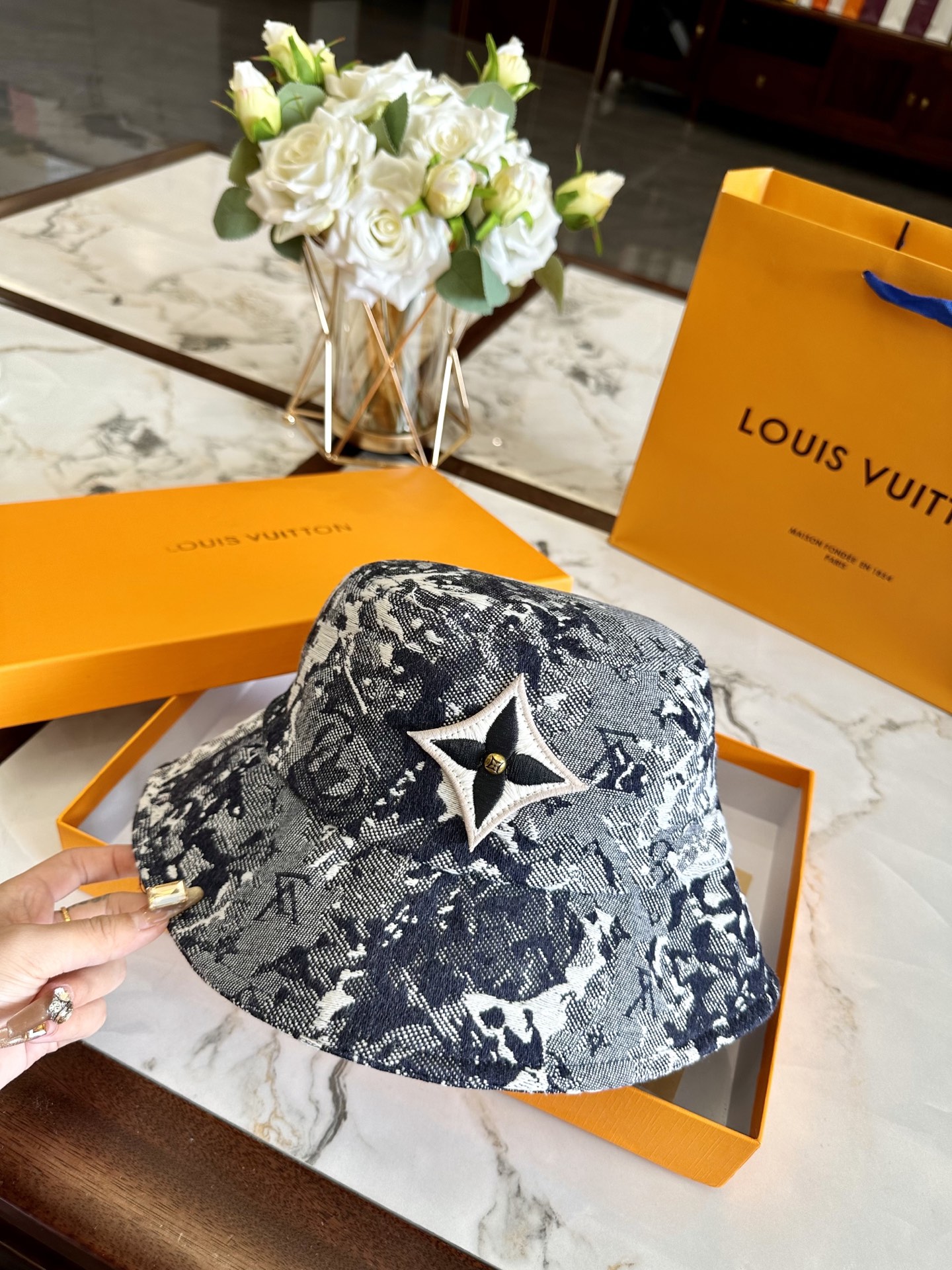 LV hat model 51